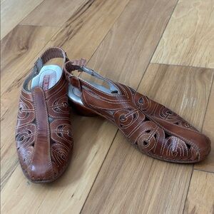 Pikolinos brown slingbacks Size 39/8.